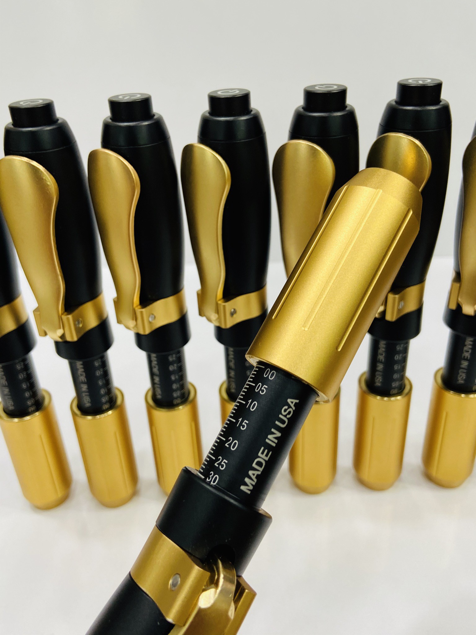 دستگاه هیالورون پن مشکی طلای اصل امریکا Hyaluron pen made in usa